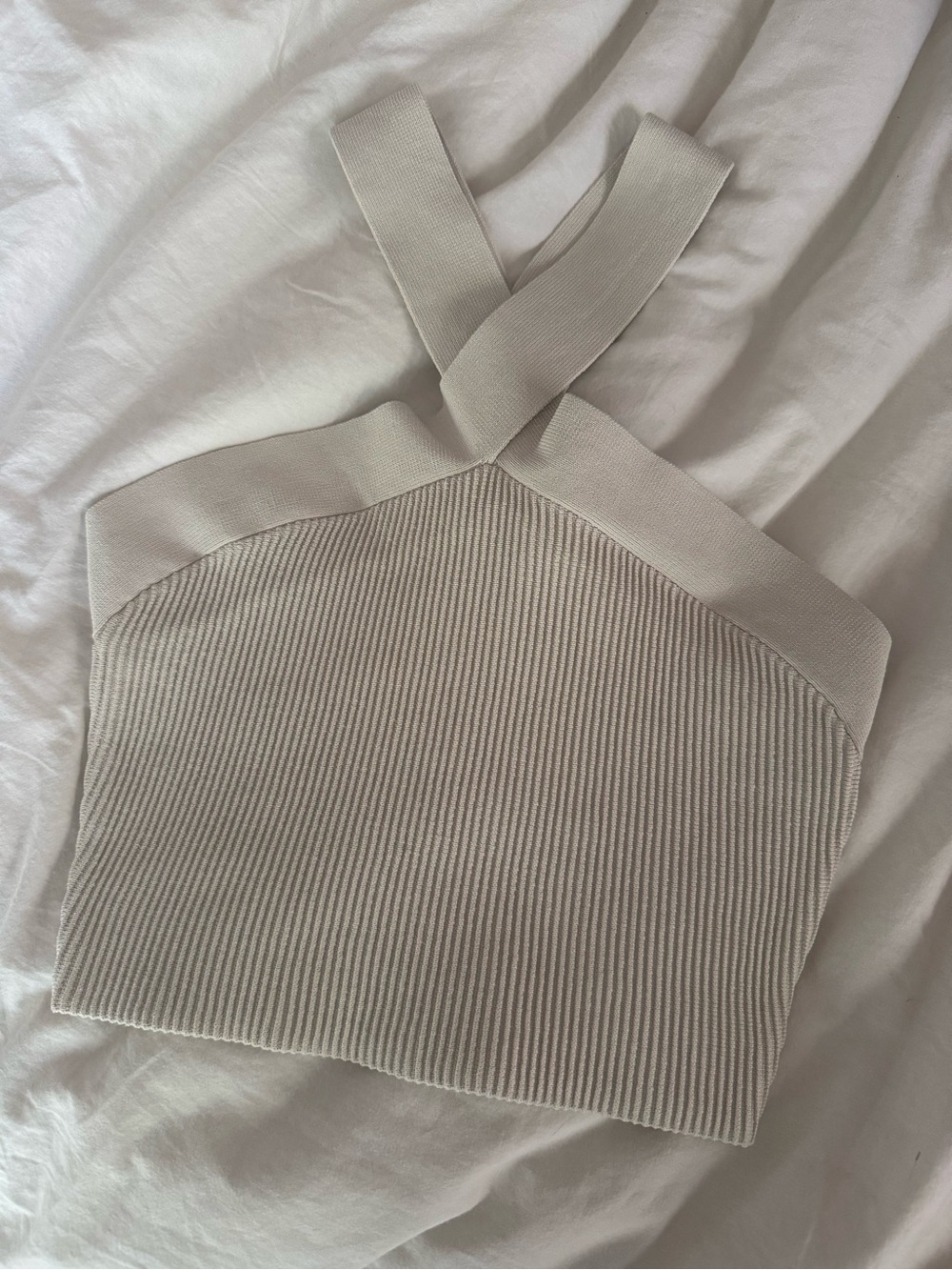 Aritzia Babaton sculpt knit criss cross cropped tank, size Medium